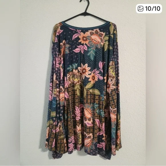 Johnny Was Multicolor Floral V-Neck Blouse - Picture 5 of 6